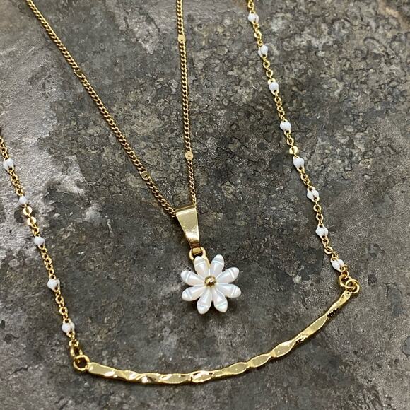 NEW FP x Luna Norte Flower Mother Of Pearl Necklace Set - Picture 2 of 10